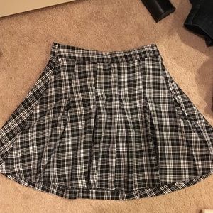 BRAND NEW H&M Pleated skirt!